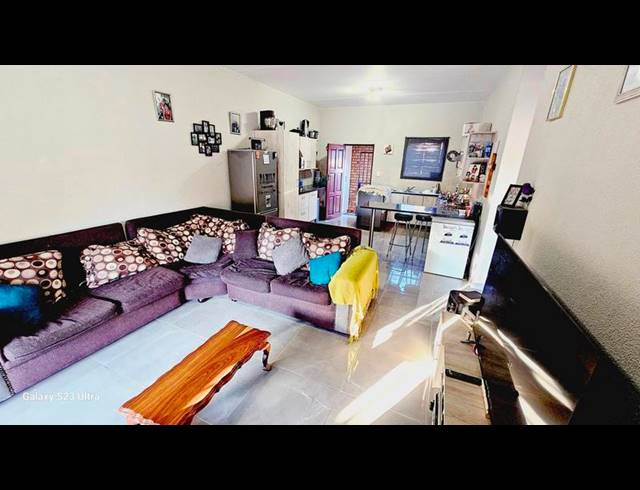 2 BEDROOM APARTMENT FOR SALE IN CASTLEVIEW